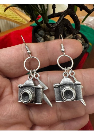 Kamera Ve Yıldırım Figürlü Sallantılı Metal Küpe Çift Parçalı Tasarım Çok Renkli