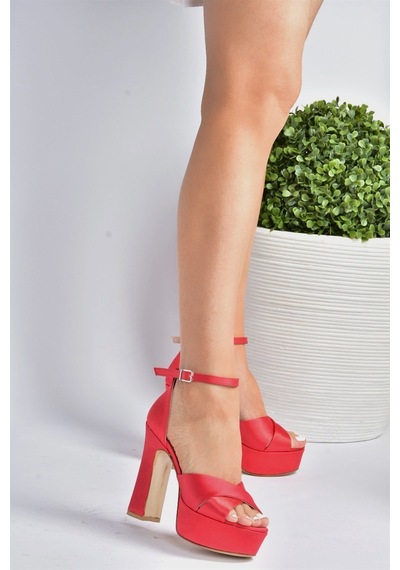Fox Shoes Kırmızı Saten Kumaş Platform Topuklu Kadın Ayakkabı M348202504 Kırmızı
