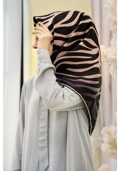 Vissona %100 Twill İpek Zebra Desenli Pudra - Siyah Renkli 90x90 Eşarp Dikim Şekli : El Dikişi Çok Renkli