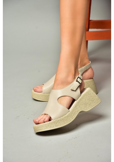 Fox Shoes S996945009 Bej Yüksek Tabanlı Kadın Sandalet Bej