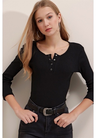 Aqe Fashion Kadın Siyah Çıt Çıt Yaka Detaylı Bluz-Siyah