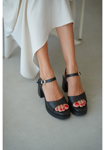 Selin Shoes Loreva Kalın Ve Yüksek Topuk Ayarlanabilir Bilek Toka Detay Kadın Sandalet- Siyah Deri
