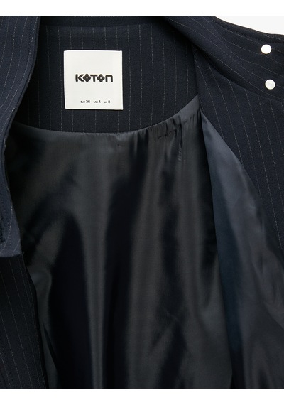 Koton Çizgili Dik Yaka Uzun Kollu Fermuarlı Oversize Bomber Ceket Lacivert Çizgili 7wak50049pw Koton Çizgili Dik Yaka Uzun Kollu Fermuarlı Oversize Bomber Ceket Lacivert Çizgili 7wak50049pw