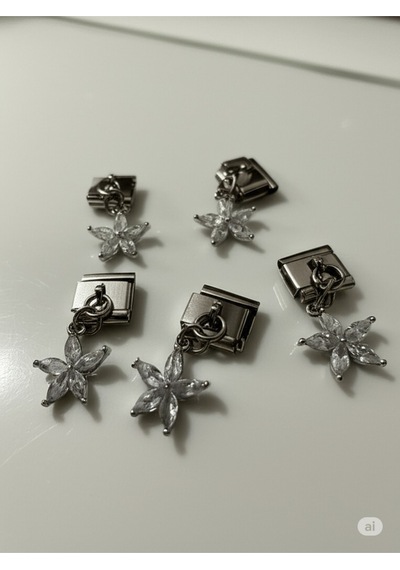 Taşlı Lotus Çiçeği Charmı Sadece 1 Adet Charm Gönderilir Beyaz