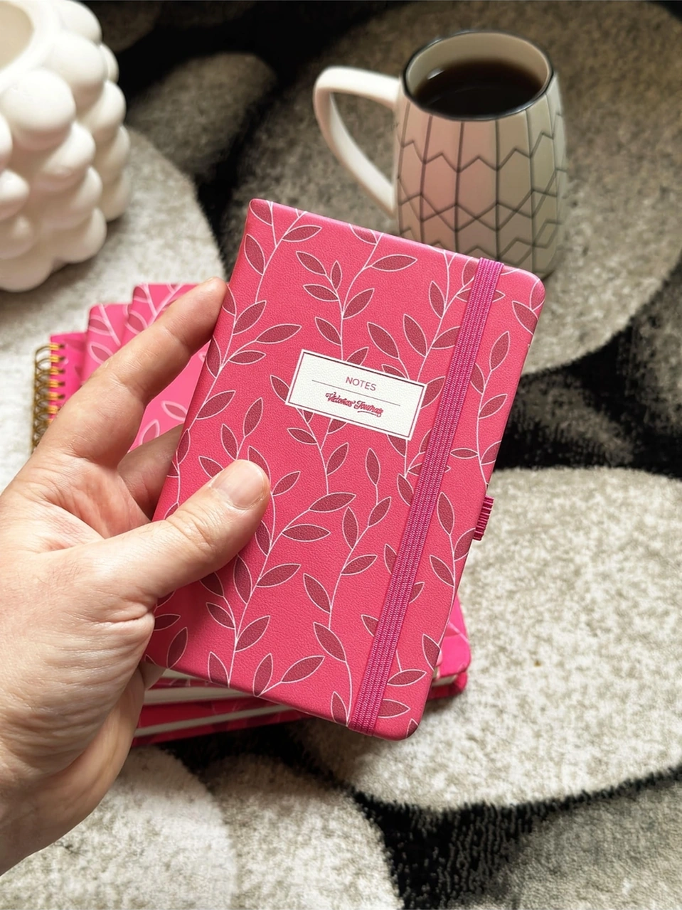 Venzi Art Sert Kapak Vegan Deri 192 Sayfa A6 80gr. Noktalı Defter Pembe