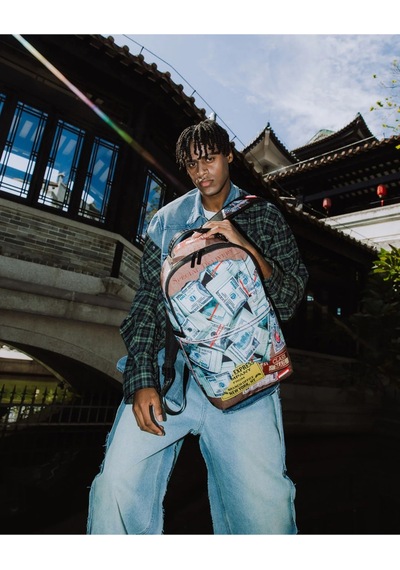 Sprayground Overnight Express Sırt Çantası, Su Geçirmez 900d Polyester, Laptop Bölmeli Beyaz