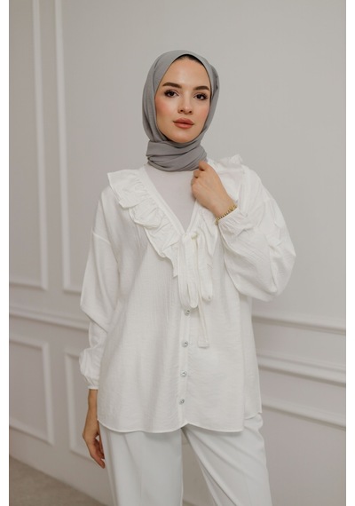Moonsc Kadın Regular Fit V Yaka Önü Fırfır Detaylı Tesettür Beyaz Gömlek Moonsc Kadın Regular Fit V Yaka Önü Fırfır Detaylı Tesettür Beyaz Gömlek