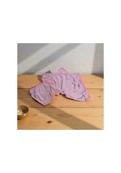 Papatay 7423 Kadın Standart Normal Bel Yumuşak Kumaşlı Hava Alabilen Çizgi Desenli 4'lü Paket Bikini Külot Pembe Pembe Papatay 7423 Kadın Standart Normal Bel Yumuşak Kumaşlı Hava Alabilen Çizgi Desenli 4'lü Paket Bikini Külot Pembe Pembe