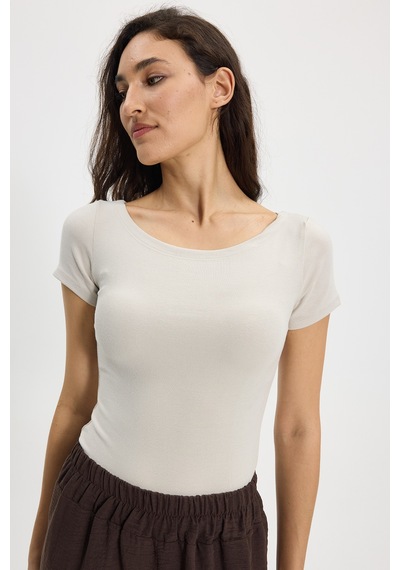 Tudors Kadın Slim Fit Dar Kesim Pamuklu Yumuşak Dokulu Kısa Kollu Kayık Yaka Bej Tişört-50528