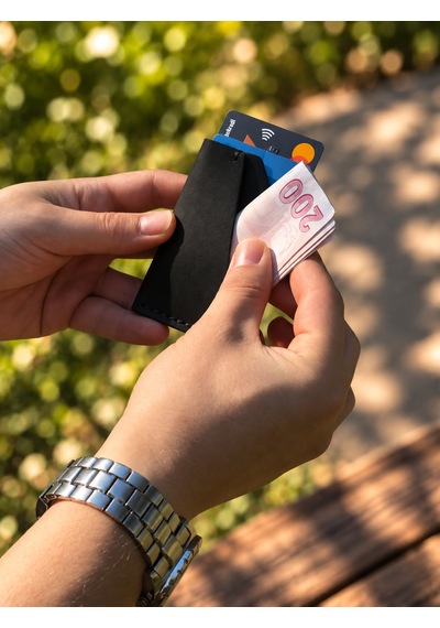 Hemlabel El Yapımı Hakiki Deri Kartlık Cüzdan - Minimal Kartlık Ve Para Bölmeli - Kişiye Özel İsim Baskılı Siyah Hemlabel El Yapımı Hakiki Deri Kartlık Cüzdan - Minimal Kartlık Ve Para Bölmeli - Kişiye Özel İsim Baskılı Siyah
