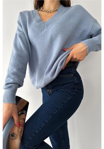 Femelle Kadın Bebe Mavi V Yaka Standart Beden Oversize Basic Triko Kazak Bebe Mavisi Femelle Kadın Bebe Mavi V Yaka Standart Beden Oversize Basic Triko Kazak Bebe Mavisi