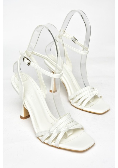 Fox Shoes S569815709 Beyaz İnce Topuklu Kadın Ayakkabı Beyaz