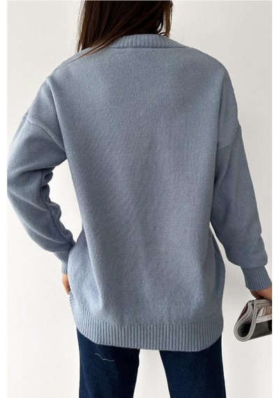 Femelle Kadın Bebe Mavi V Yaka Standart Beden Oversize Basic Triko Kazak Bebe Mavisi Femelle Kadın Bebe Mavi V Yaka Standart Beden Oversize Basic Triko Kazak Bebe Mavisi