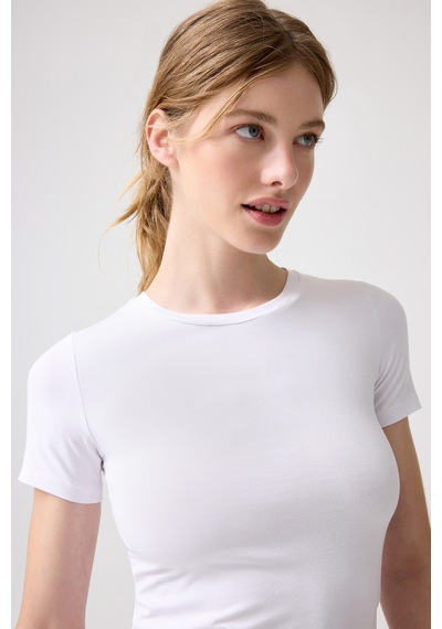 Los Ojos X Melodi Beyaz Bedene Oturan Tişört Short Fitted Beyaz Beyaz