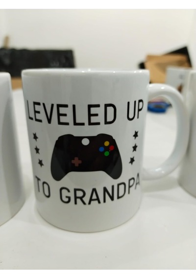 Leveled Up To Grandpa Kupa - Oyun Temalı Büyükbaba Seramik Bardak Hediyesi 325ml Beyaz - Çok Renkli