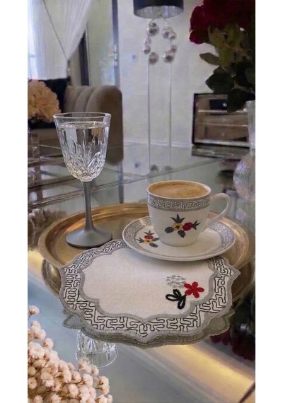 Nakışlı Kahve Yanı Sunumluk Peçete Grek Desenli Fincan Altlığı Bardak Altlığı Beyaz 14 Cm