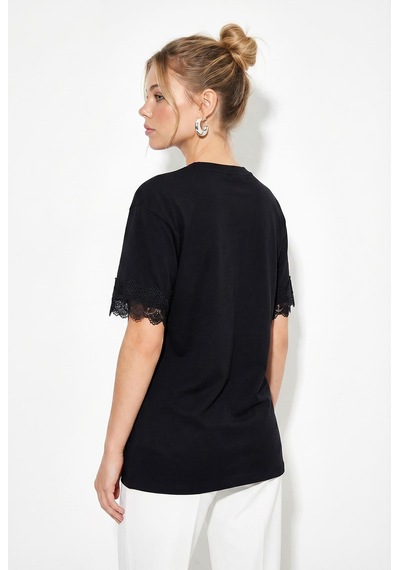 Shade Kadın Bisiklet Yaka Dantel Detaylı Oversize T-shirt 2134 60286120 - Siyah