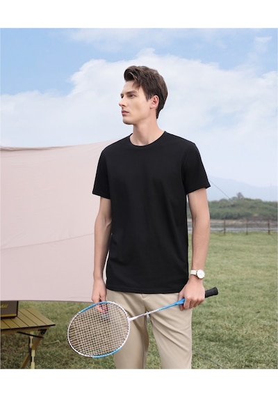 New Performance Premium Basic T-shirt %52,2 Polyester %37,1 Pamuk %3,2 Asetat Lifi %2,6 Dut İpeği %2,5 Keten %2,4 Spandeks Siyah