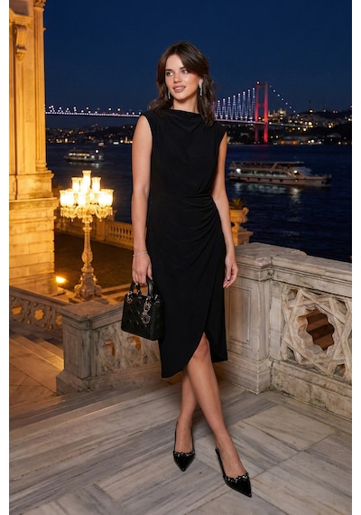 Lela Drape Ve Yırtmaç Detaylı Sıfır Yaka Kolsuz Midi Boy Bayan Elbise 611El694 Siyah Lela Drape Ve Yırtmaç Detaylı Sıfır Yaka Kolsuz Midi Boy Bayan Elbise 611El694 Siyah