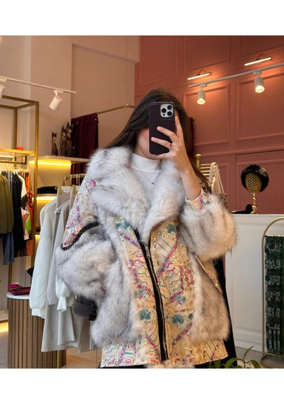 Jasminurgancy İtalyan Renkli Detaylı Pul Payetli Özel Tasarım Standart Beden Kürk Çok Renkli Jasminurgancy İtalyan Renkli Detaylı Pul Payetli Özel Tasarım Standart Beden Kürk Çok Renkli
