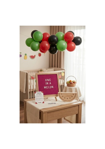 Karpuz Temalı 1 Yaş Doğum Günü Süsleme Mini Set Koyu Fuşya Keçe Yazı Panosu Standlı Balon Zincirli Meyve Konsepti
