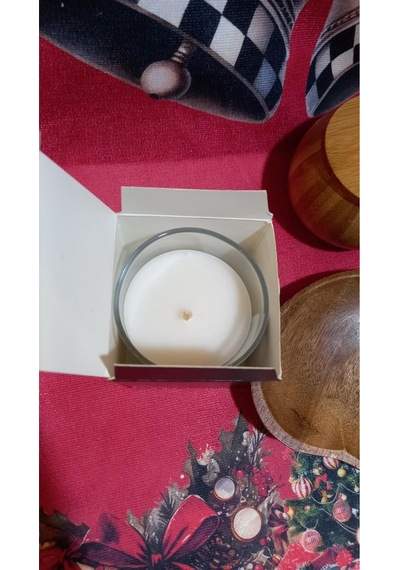 Mum Duman Kokusunu Çeker Siyah