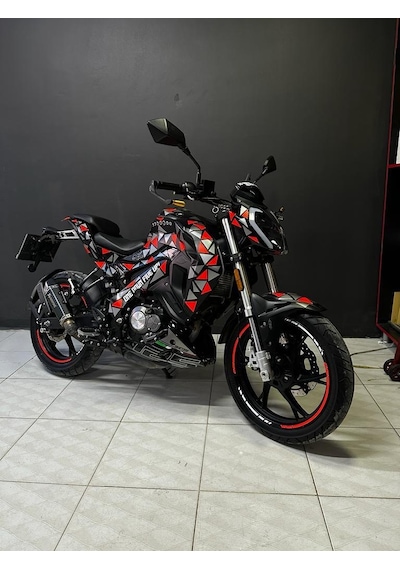 Benelli 125s Neon Turuncu Ve Gümüş Gri Parçalı Üçgen Desenli Sticker Etiket Modeli