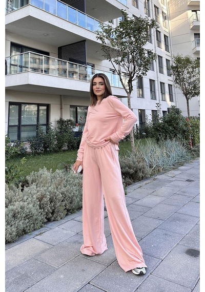 Kadın Pudra Yuvarlak Yaka Sweatshirt & Bol Paça Beli Lastikli Pantolon - Rahat Alt & Üst Takım Pudra Kadın Pudra Yuvarlak Yaka Sweatshirt & Bol Paça Beli Lastikli Pantolon - Rahat Alt & Üst Takım Pudra