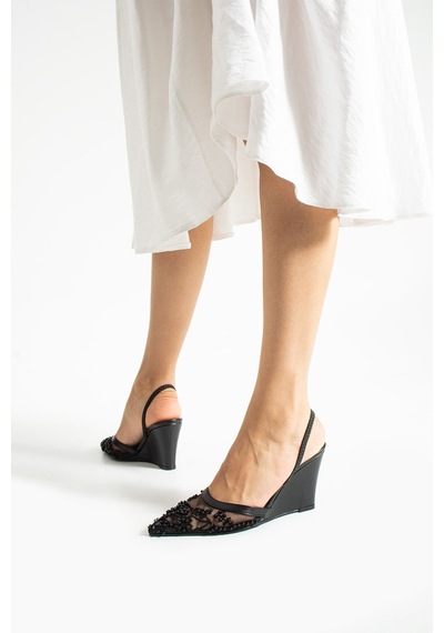 Lebibe Shoes Dıa Siyah Kadın 9 Cm Dolgu Topuklu İncili Bantlı Abiye Gelin Düğün Ayakkabısı Terliği Lebibe Shoes Dıa Siyah Kadın 9 Cm Dolgu Topuklu İncili Bantlı Abiye Gelin Düğün Ayakkabısı Terliği