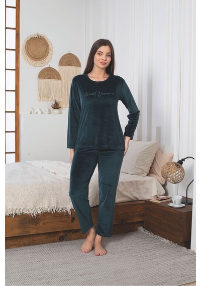 Kadın Kırmızı Renk Likralı Kadife Pijama Takımı Koyu Yeşil