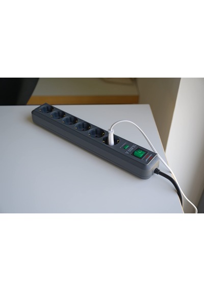 Brennenstuhl Eco Line Serisi 13.500a Akım Koruyucu 6 Soketli Priz, Siyah