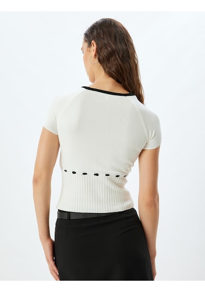 Koton Crop Kazak Kısa Kollu Fiyonk Detaylı Kare Yaka Slim Fit Ekru 5wal90072ıt Ekru