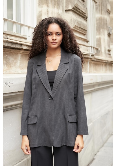 Kadın Çizgili Yakalı Cep Kapaklı Kolları Düğmeli Boyfriend Blazer Ceket-antrasit Çizgi Antrasit Çzg. Kadın Çizgili Yakalı Cep Kapaklı Kolları Düğmeli Boyfriend Blazer Ceket-antrasit Çizgi Antrasit Çzg.