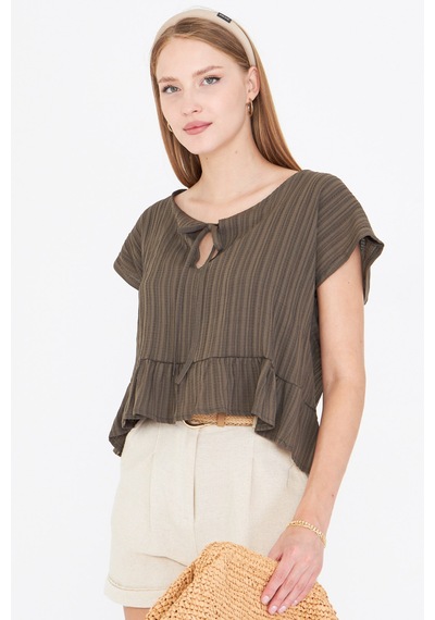 Armonika Kadın Koyu Haki Yarasa Kol Yakası Bağlamalı Eteği Fırfırlı Oversize Crop Bluz Arm-24y001088 Armonika Kadın Koyu Haki Yarasa Kol Yakası Bağlamalı Eteği Fırfırlı Oversize Crop Bluz Arm-24y001088