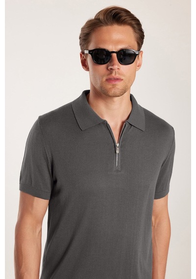 Tudors Erkek Slim Fit Dar Kesim Pamuklu Örme Triko Fermuarlı Füme Polo Yaka Tişört-42602