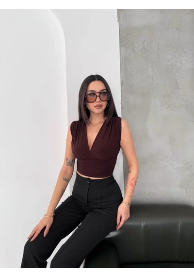 Defymoda Vatkalı Kolsuz V Yaka Drapeli Crop Bluz Likralı Fit - Kahverengi