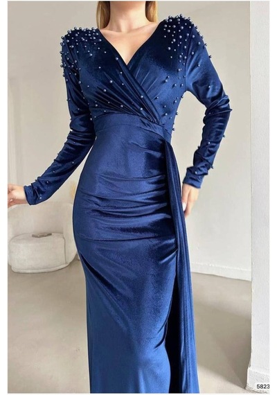 DefyModa Kadın Özgün Tasarım Esnek Kadife Kumaş Kruvaze Yaka Kuyruklu Abiye Elbise Lacivert