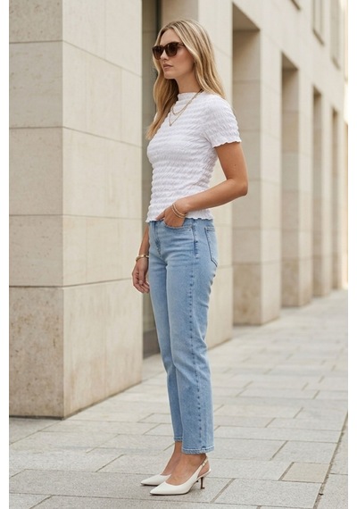 Kadın Beyaz Büzgülü Dokulu Bluz Slim Fit Kısa Kol Yüksek Yaka Esnek Modern Şık Üst Bluz