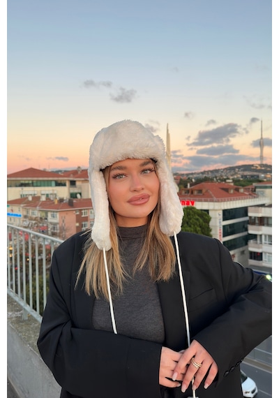 Mollycrush Kadın Ekru Suni Peluş Tüylü Elit Ponponlu Şapka Bere Ekru
