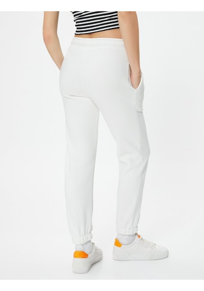 Koton Jogger Eşofman Altı Beli Bağlamalı Rahat Kalıp Cepli Pamuklu Ekru 4sal40057ık 4SAL40057IK010 Ekru Koton Jogger Eşofman Altı Beli Bağlamalı Rahat Kalıp Cepli Pamuklu Ekru 4sal40057ık 4SAL40057IK010 Ekru