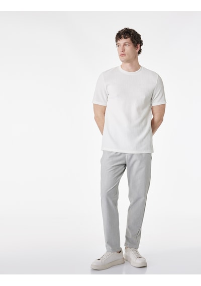 Koton Regular Fit Kısa Kollu Dokulu Bisiklet Yaka Tişört Beyaz 6sam10089mk