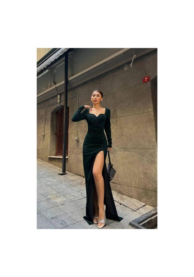 Lior Design Kadın Minimal Tasarım Kalp Yaka Yırtmaçlı Uzun Kollu Abiye Elbise Zümrüt