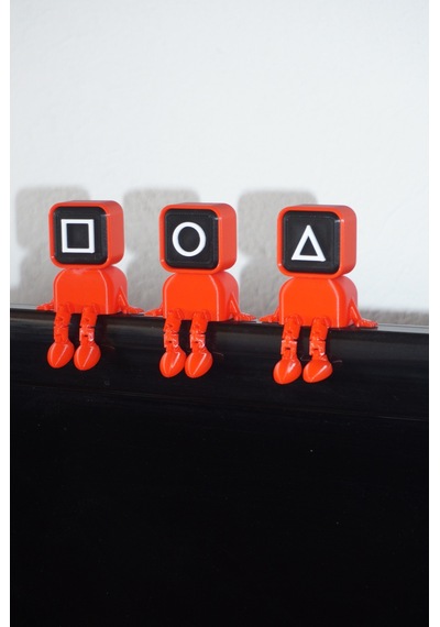 Squid Game Muhafızları 3'lü - Dekoratif Biblo Ve 3d Maket Obje 9cm
