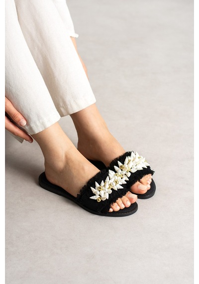 Dabab Shoes Shella Kadın Deniz Kabuğu Ve İnci Detaylı Siyah Hasır Dokulu Düz Taban Açık Burun Terlik Dabab Shoes Shella Kadın Deniz Kabuğu Ve İnci Detaylı Siyah Hasır Dokulu Düz Taban Açık Burun Terlik