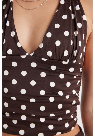 Tudors Kadın Standart Fit Normal Kesim Kolsuz Halter Yaka Boyundan Bağlamalı Puantiyeli Kahverengi Bluz-51015 Tudors Kadın Standart Fit Normal Kesim Kolsuz Halter Yaka Boyundan Bağlamalı Puantiyeli Kahverengi Bluz-51015