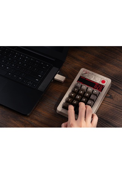 8bitdo Retro 18 C64 Edition Kablosuz Mekanik Numpad,hesap Makinesi Modu,windows Ve Android Uyumlu Kahverengi