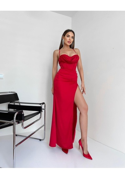 Fashion Cocktail Sırt Korseli Derin Sol Yırtmaçlı Degajeli Saten Askılı Uzun Abiye Elbisesi Kırmızı Fashion Cocktail Sırt Korseli Derin Sol Yırtmaçlı Degajeli Saten Askılı Uzun Abiye Elbisesi Kırmızı
