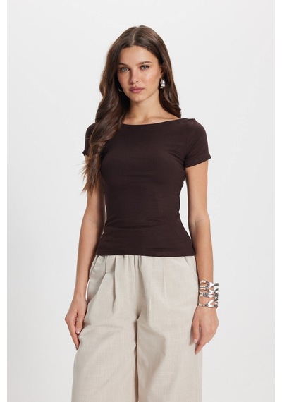 Tudors Kadın Slim Fit Dar Kesim Pamuklu Kayık Yaka Kısa Kollu Kahverengi Tişört-50531