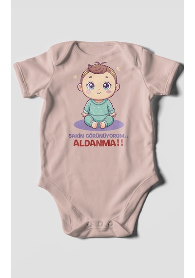 Sakin Görünüyorum Aldanma Baskılı Bebek Zıbını Çıtçıtlı Body %100 Pamuk Kısa Kol Pastel Pembe