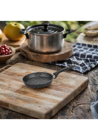 Yanmaz Yapışmaz Granit Kaplama Döküm Yuvarlak Mini Tava, Yuvarlak Yumurta Ve Sos Tavası, Mini Yer Kaplamayan Granit Kaplama Döküm Sos Ve Yumurta Tavası 14cm Çok Renkli